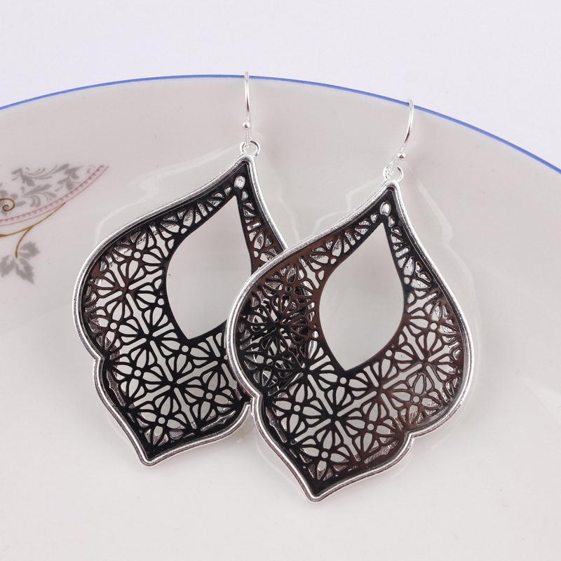 Filigree Thin Metal Bae Earrings